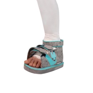 کفش-گچ-کودک-آدور-معرف-تجهیز-کارا